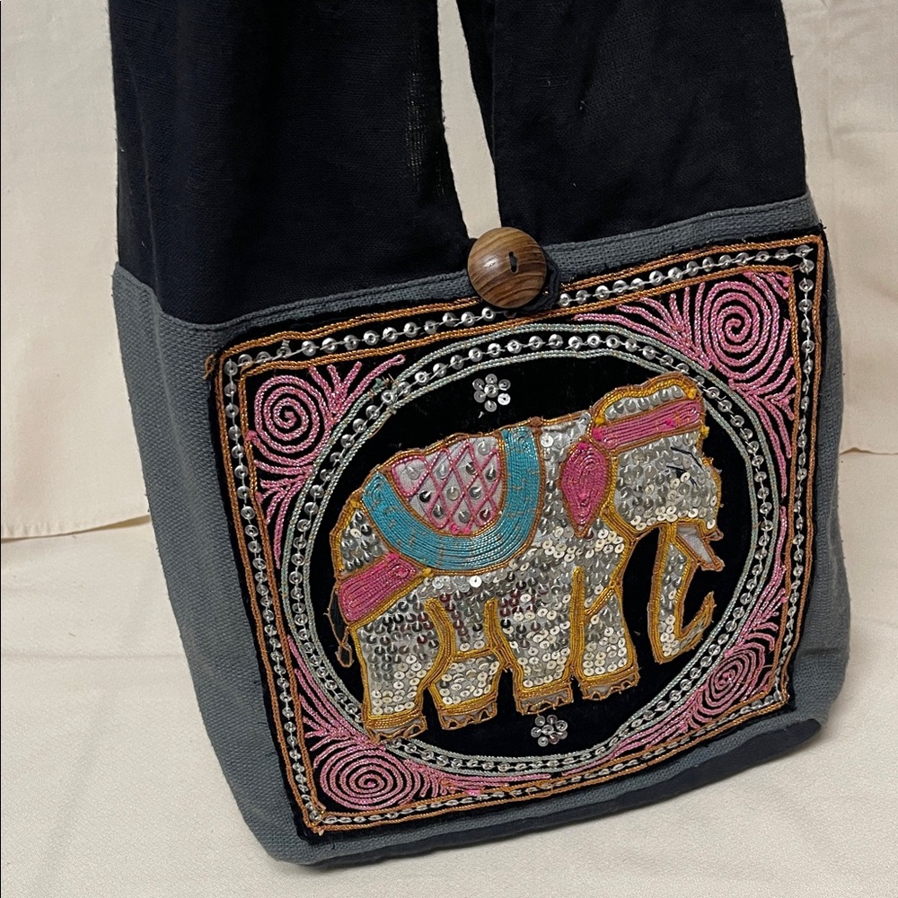 Trendy Black and Gray Elephant Embroidered Shoulder Bag